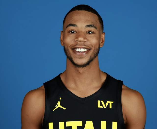 一夜3大消息！勇士首笔签约，火箭新援大婚，湖人无意交易詹姆斯